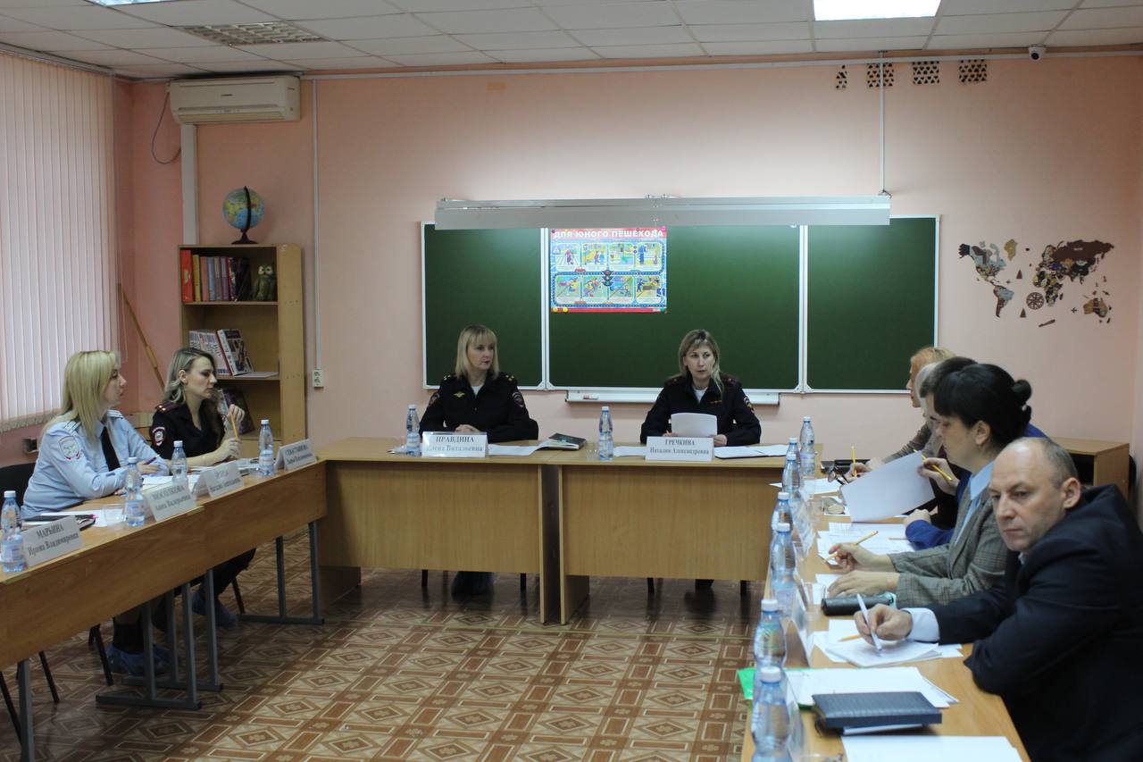 На базе Центра временного содержания несовершеннолетних правонарушителей ГУ МВД России по Саратовской области состоялась межведомственная рабочая встреча с участием представителей всех органов системы профилактики На базе Центра временного содержания несовершеннолетних правонарушителей ГУ МВД России по Саратовской области состоялась межведомственная рабочая встреча с участием представителей всех органов системы профилактики