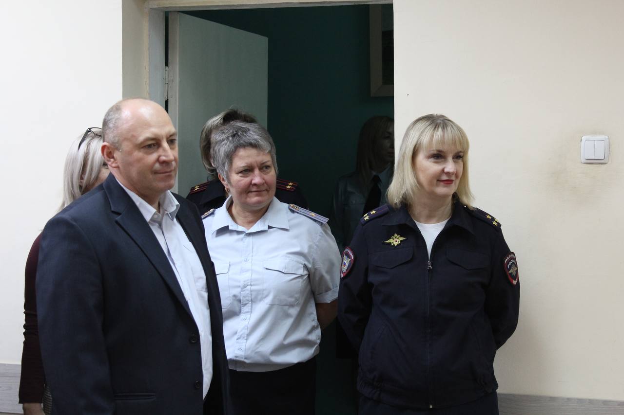 На базе Центра временного содержания несовершеннолетних правонарушителей ГУ МВД России по Саратовской области состоялась межведомственная рабочая встреча с участием представителей всех органов системы профилактики На базе Центра временного содержания несовершеннолетних правонарушителей ГУ МВД России по Саратовской области состоялась межведомственная рабочая встреча с участием представителей всех органов системы профилактики