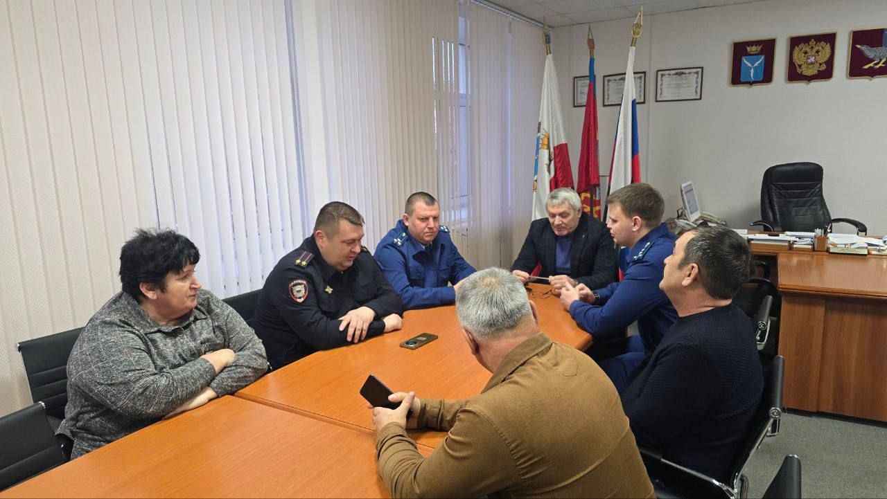Прокурор Дергачевского района Павел Жаворонков провел встречу с предпринимателями района