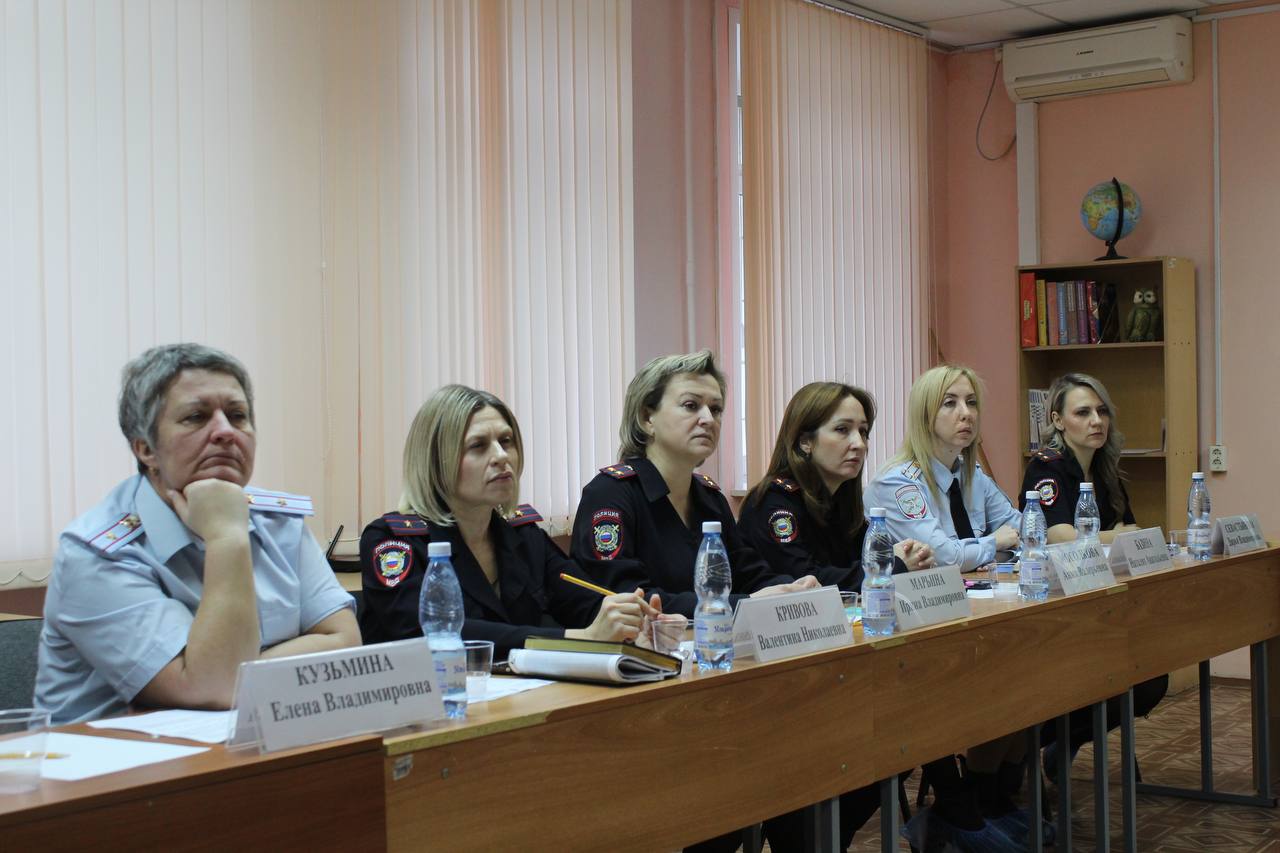 На базе Центра временного содержания несовершеннолетних правонарушителей ГУ МВД России по Саратовской области состоялась межведомственная рабочая встреча с участием представителей всех органов системы профилактики На базе Центра временного содержания несовершеннолетних правонарушителей ГУ МВД России по Саратовской области состоялась межведомственная рабочая встреча с участием представителей всех органов системы профилактики