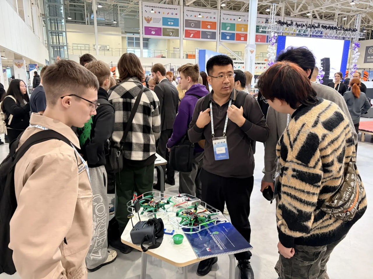 Саратовские таланты покоряют экспертов турнира по беспилотным авиационным системам Саратовские таланты покоряют экспертов турнира по беспилотным авиационным системам