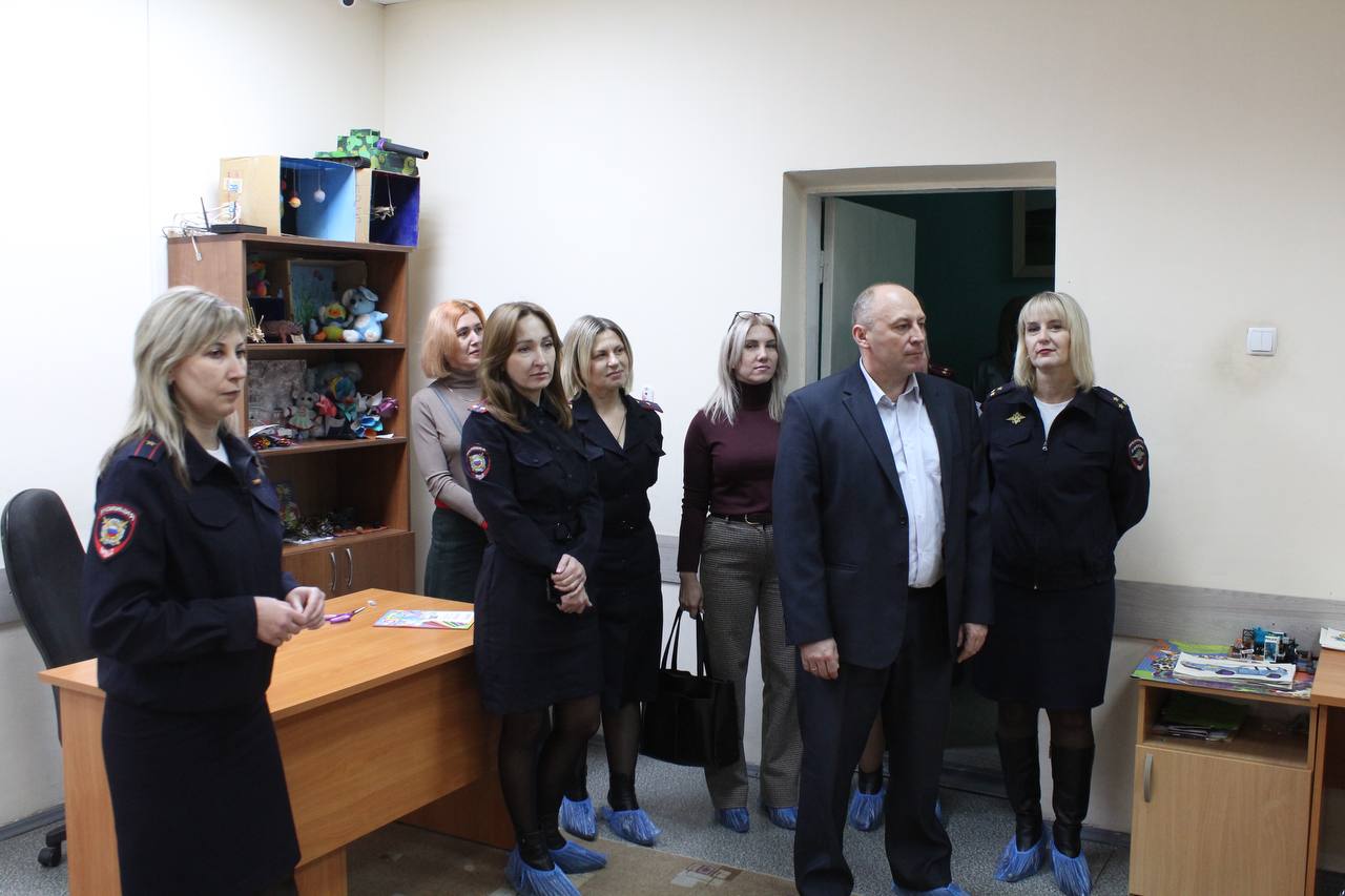 На базе Центра временного содержания несовершеннолетних правонарушителей ГУ МВД России по Саратовской области состоялась межведомственная рабочая встреча с участием представителей всех органов системы профилактики