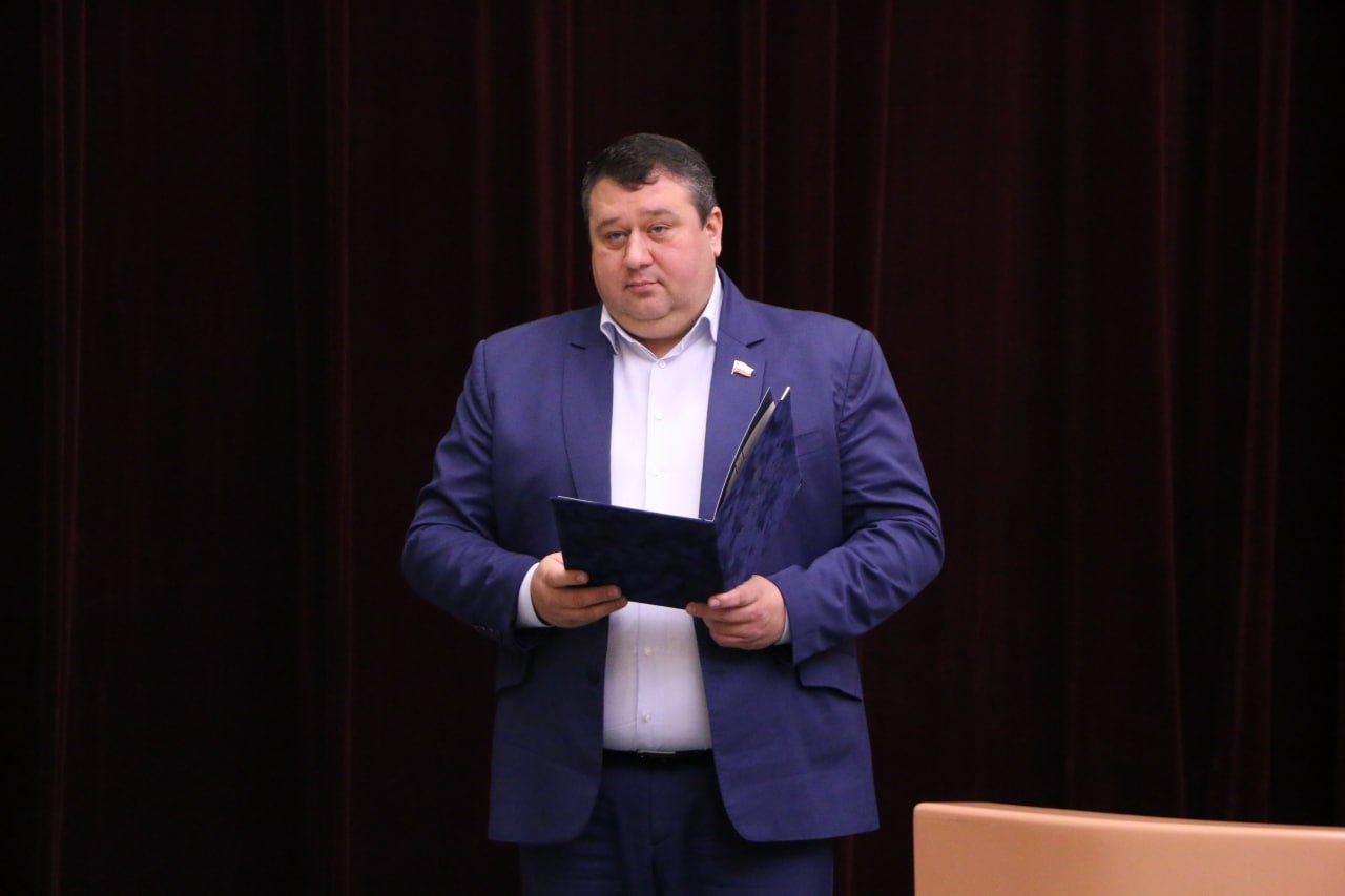 «Хотелось бы видеть больше мужчин»