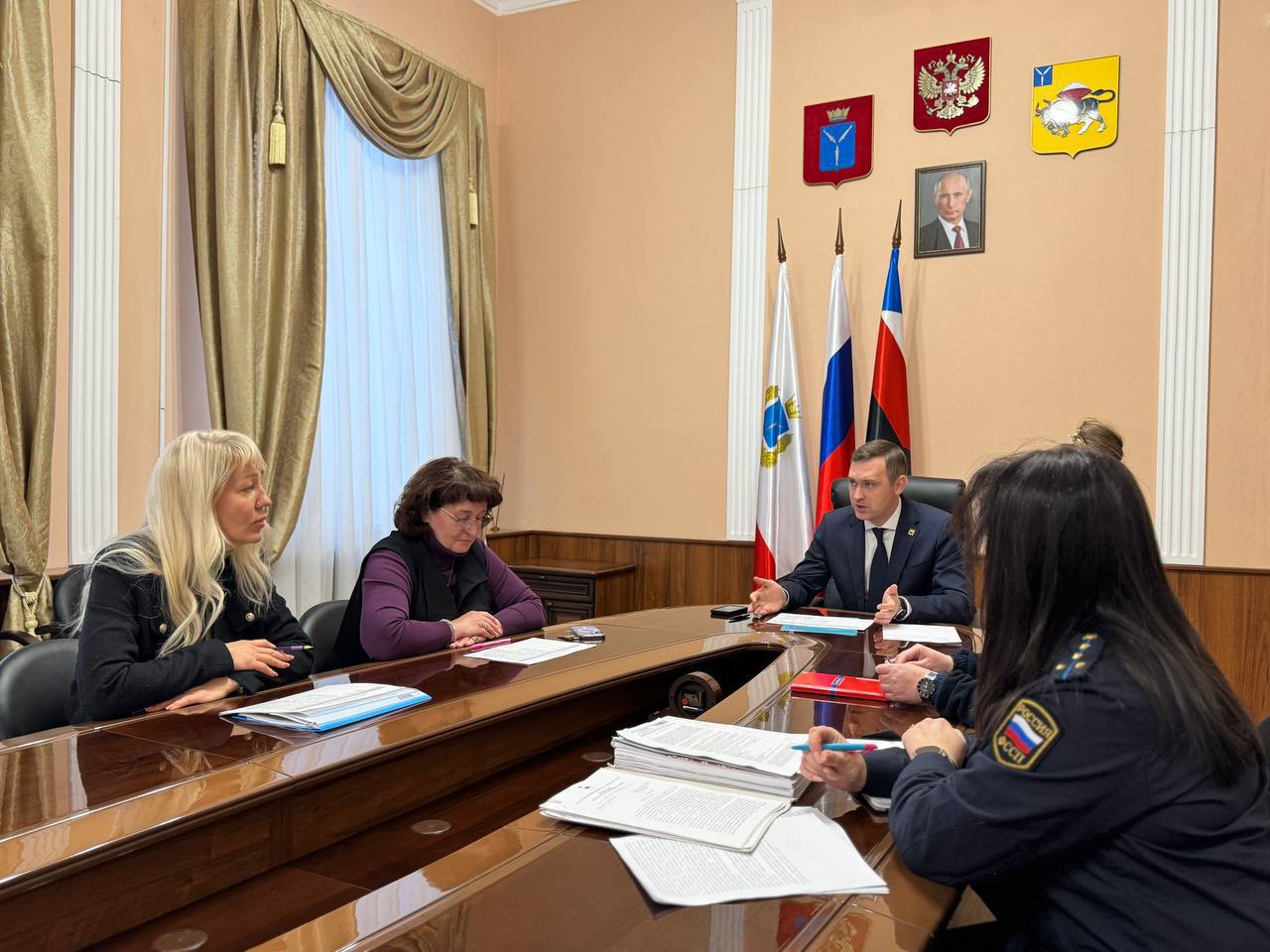 Провел рабочую встречу с руководителем специализированного отделения судебных приставов по Саратовской области Людмилой Пантелеевой Провел рабочую встречу с руководителем специализированного отделения судебных приставов по Саратовской области Людмилой Пантелеевой