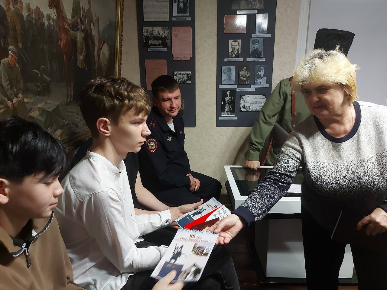 В Пугачеве состоялось торжественное вручение паспортов Российской Федерации В Пугачеве состоялось торжественное вручение паспортов Российской Федерации