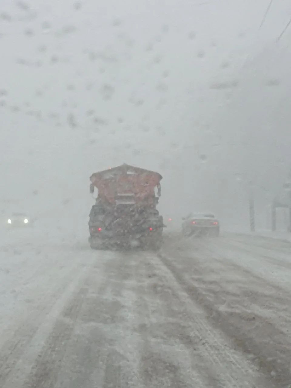 На дорогах города Балаково в усиленном режиме убирают снег