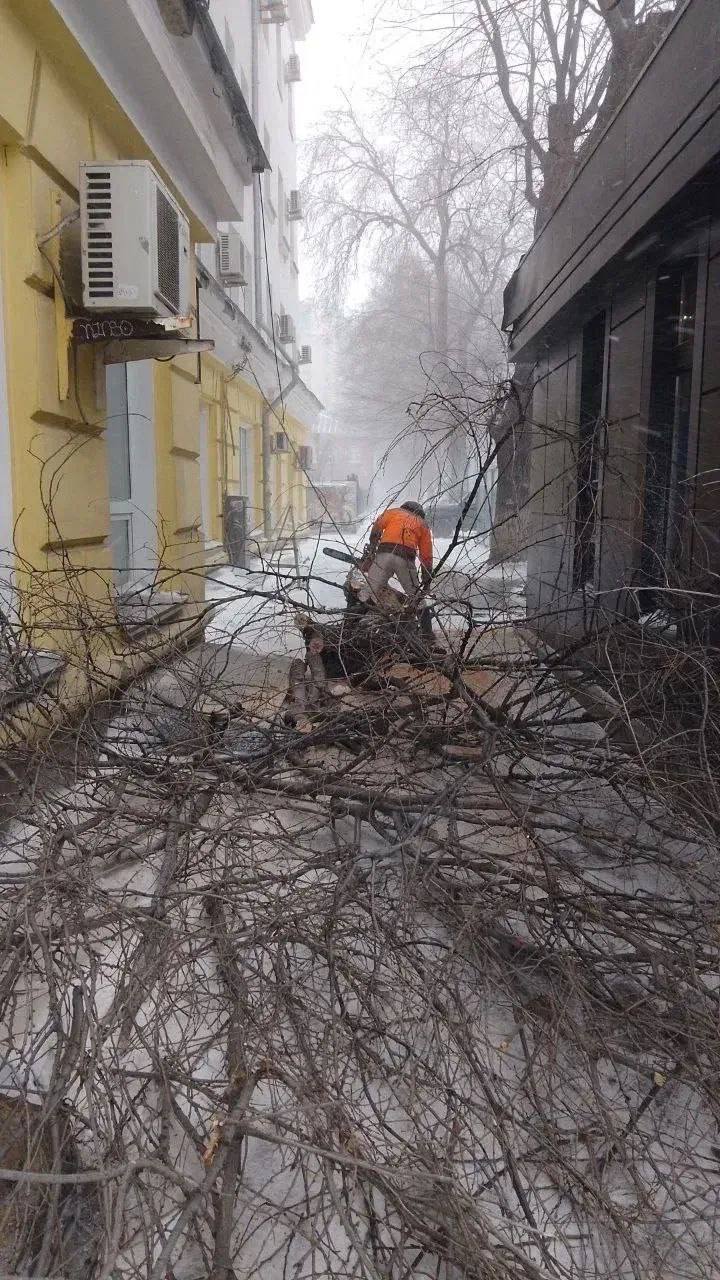 Продолжается ликвидация последствий непогоды Продолжается ликвидация последствий непогоды