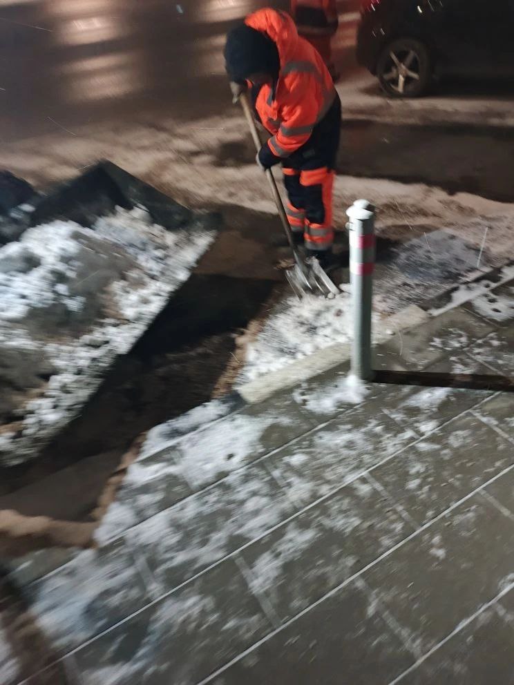 На дорогах области продолжаются снегоуборочные работы