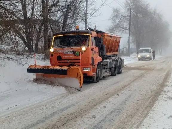 Коммунальщики устраняют последствия снежного коллапса Коммунальщики устраняют последствия снежного коллапса