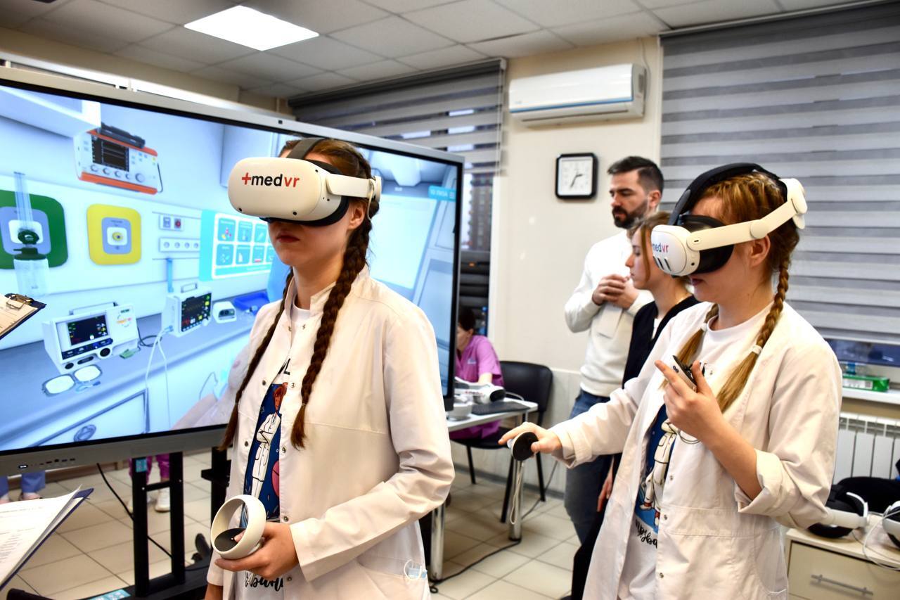 Команда студентов Энгельсского медицинского колледжа – призер Всероссийской Олимпиады «Фиджитал квест — Казань 2025» Команда студентов Энгельсского медицинского колледжа – призер Всероссийской Олимпиады «Фиджитал квест — Казань 2025»