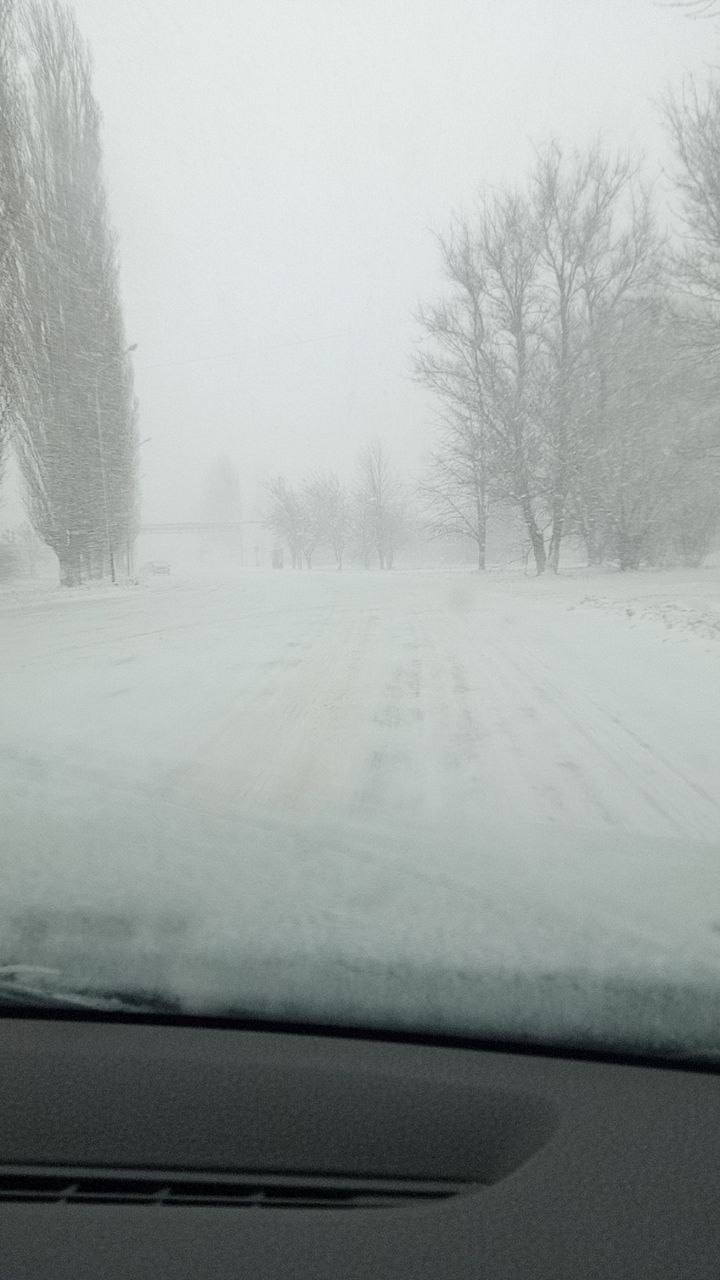Госавтоинспекция предупреждает водителей о возможных опасностях на дорогах в связи с сильной метелью и гололедом
