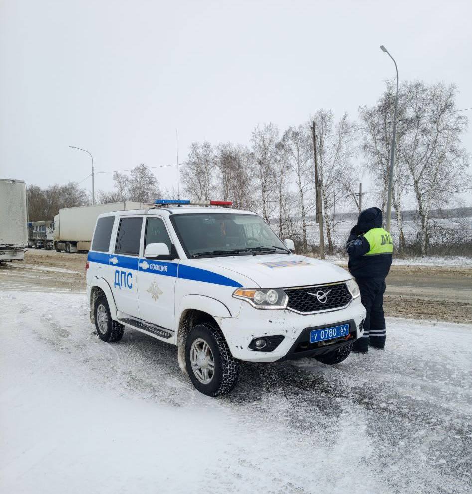 Прямо сейчас по всей Саратовской области сотрудники ГИБДД несут службу в непростых погодных условиях Прямо сейчас по всей Саратовской области сотрудники ГИБДД несут службу в непростых погодных условиях