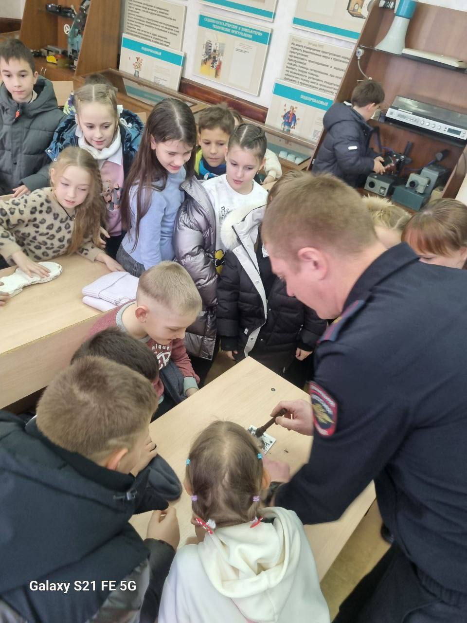 В Центре профессиональной подготовки ГУ МВД России по Саратовской области прошел день открытых дверей В Центре профессиональной подготовки ГУ МВД России по Саратовской области прошел день открытых дверей