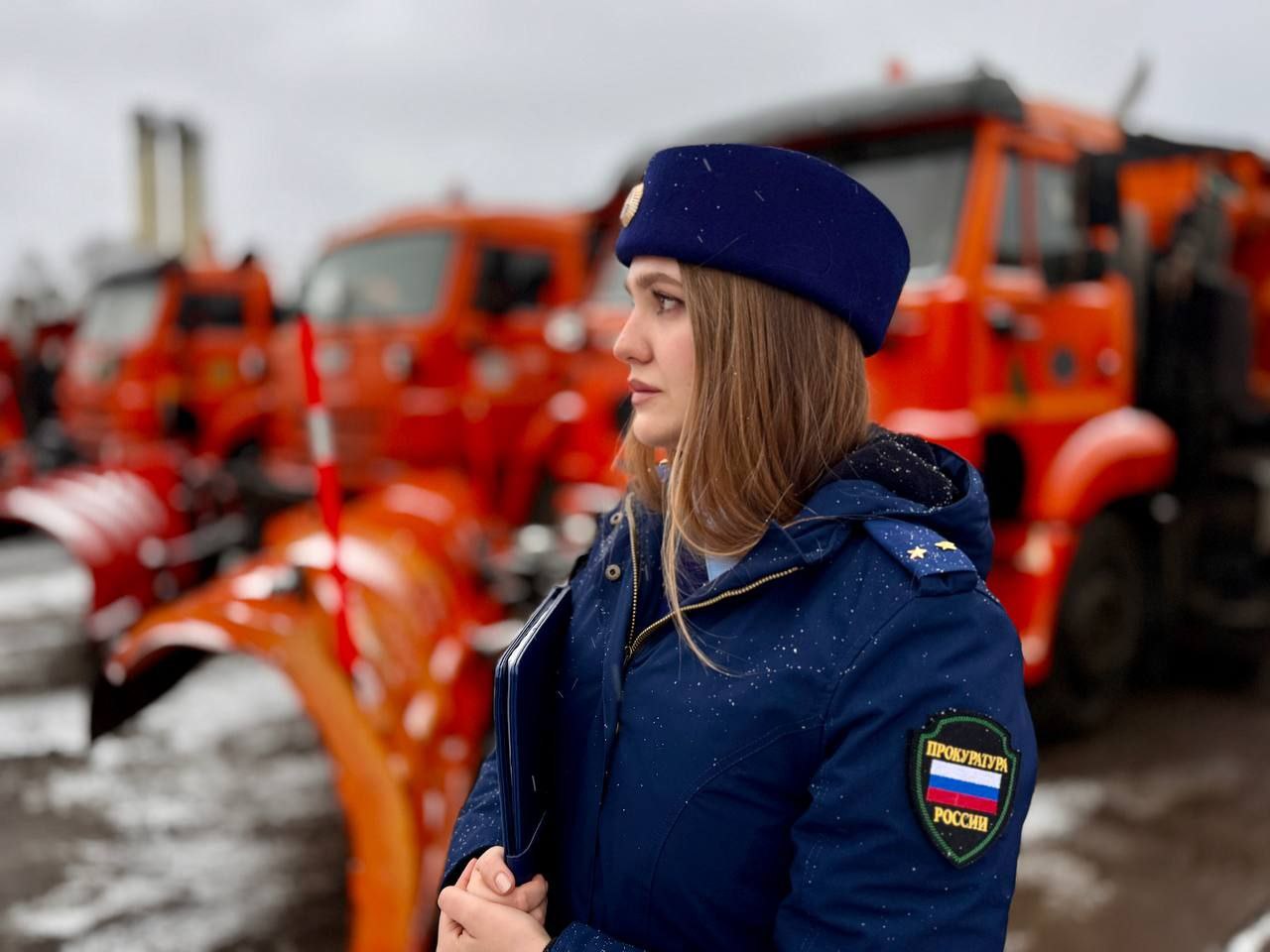 Прокуратура Заводского района Саратова контролирует вопросы своевременности и качества выполнения работ по очистке автомобильных дорог и придомовых территорий от снега и наледи