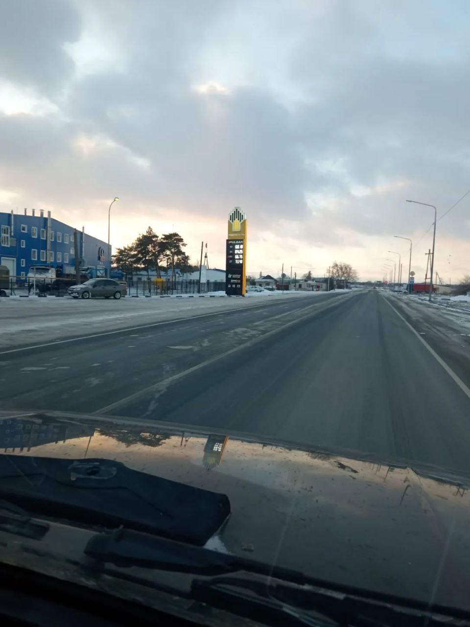 К вечеру сегодняшнего дня в Энгельсском районе устранена большая часть последствий метели и сильного ветра К вечеру сегодняшнего дня в Энгельсском районе устранена большая часть последствий метели и сильного ветра