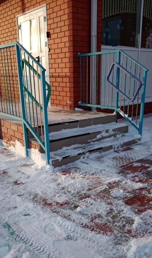 Территории порядка 180 объектов социальной сферы уже расчищены от снега и наледи Территории порядка 180 объектов социальной сферы уже расчищены от снега и наледи