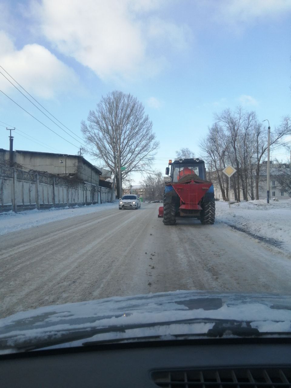 Провели оперативный штаб, связанный с сильным ветром и метелью Провели оперативный штаб, связанный с сильным ветром и метелью