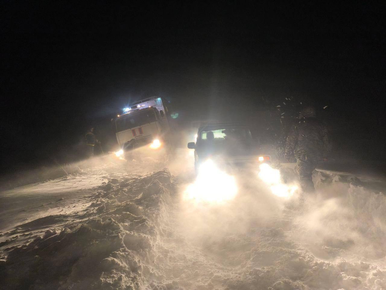 «Я просто в шоке». Жители Саратова пожаловались, что пришлось слишком долго ждать помощи на занесённых снегом трассах «Я просто в шоке». Жители Саратова пожаловались, что пришлось слишком долго ждать помощи на занесённых снегом трассах