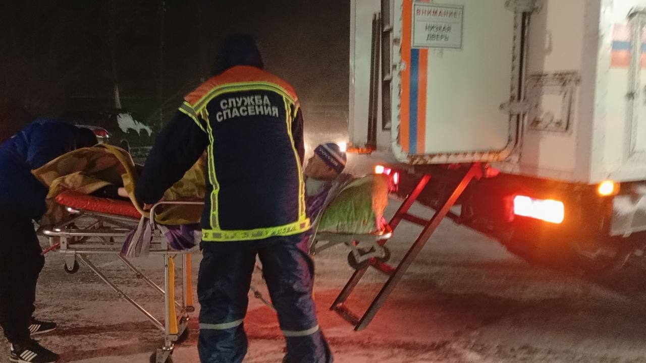 По состоянию на 11:00 14 декабря 2025 года Службой спасения Саратовской области спасено и эвакуировано из снежных заносов 200 человек, из них 50 детей По состоянию на 11:00 14 декабря 2025 года Службой спасения Саратовской области спасено и эвакуировано из снежных заносов 200 человек, из них 50 детей