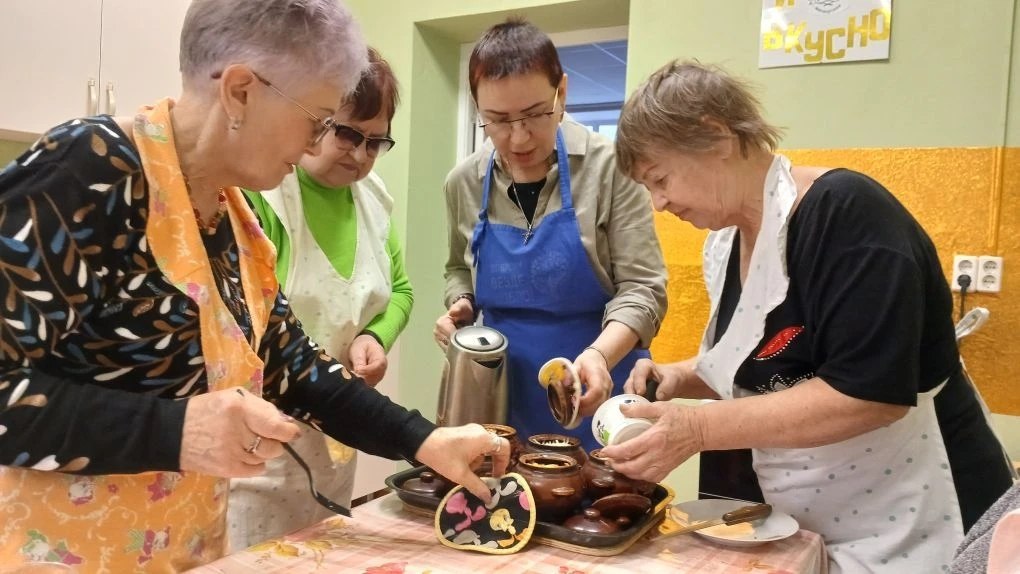 Кулинарный батл: в центре соцобслуживания Саратова готовили блюда в горшочках Кулинарный батл: в центре соцобслуживания Саратова готовили блюда в горшочках