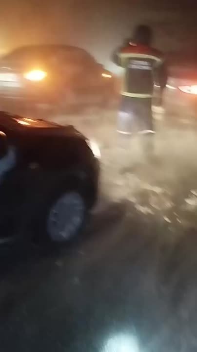 Более сотни человек застряли на трассах в Саратовской области из-за снежного шторма