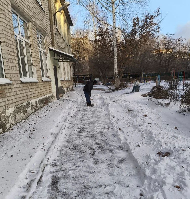 Территории порядка 180 объектов социальной сферы уже расчищены от снега и наледи Территории порядка 180 объектов социальной сферы уже расчищены от снега и наледи