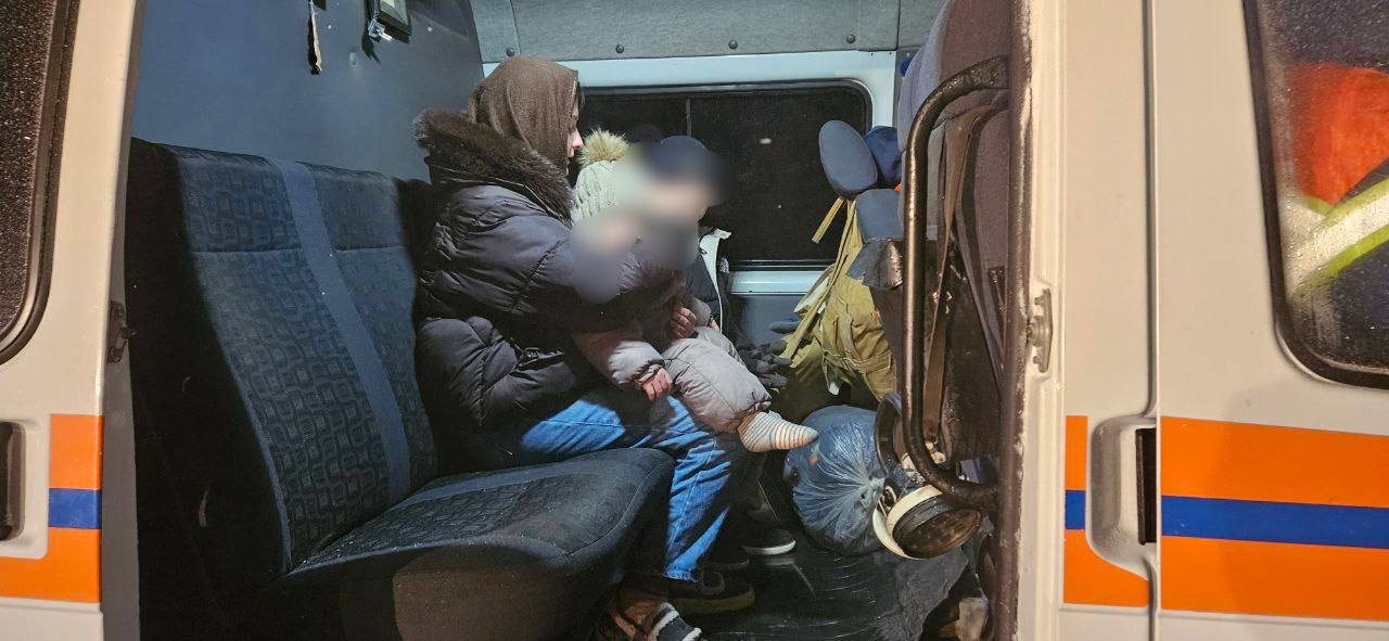 По состоянию на 11:00 14 декабря 2025 года Службой спасения Саратовской области спасено и эвакуировано из снежных заносов 200 человек, из них 50 детей По состоянию на 11:00 14 декабря 2025 года Службой спасения Саратовской области спасено и эвакуировано из снежных заносов 200 человек, из них 50 детей