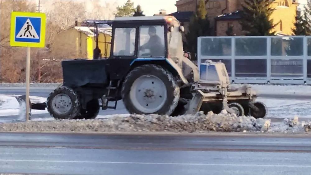 В Энгельсе продолжаются работы по очистке дорог и тротуаров, а также обработке территорий противогололедными материалами В Энгельсе продолжаются работы по очистке дорог и тротуаров, а также обработке территорий противогололедными материалами