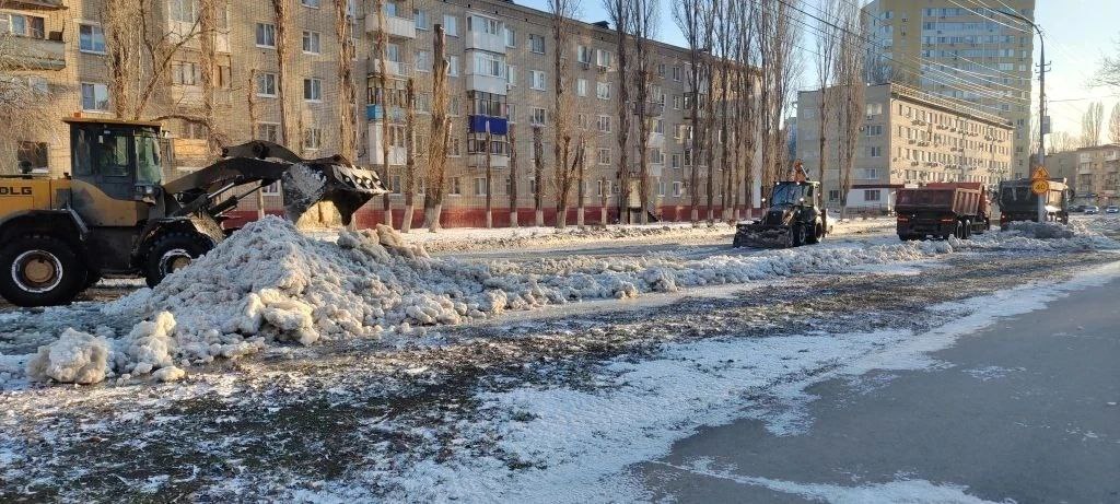 Для ликвидации последствий снегопадов в районах области в круглосуточном режиме дежурят специалисты Дирекции дорожного хозяйства Для ликвидации последствий снегопадов в районах области в круглосуточном режиме дежурят специалисты Дирекции дорожного хозяйства