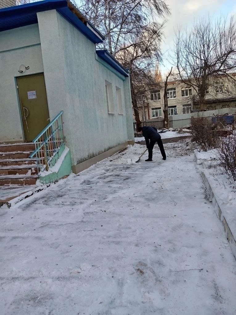 Территории порядка 180 объектов социальной сферы уже расчищены от снега и наледи Территории порядка 180 объектов социальной сферы уже расчищены от снега и наледи