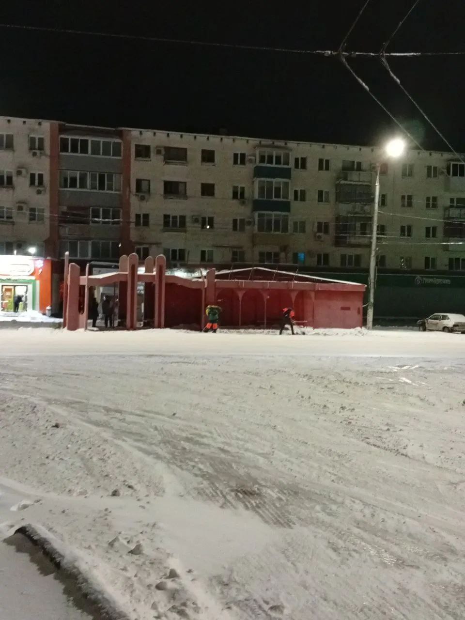 Сотрудники «Комбината благоустройства» в круглосуточном режиме устраняют последствия непогоды Сотрудники «Комбината благоустройства» в круглосуточном режиме устраняют последствия непогоды