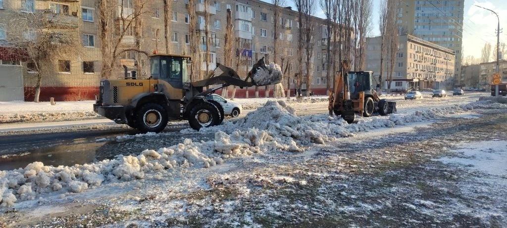 Для ликвидации последствий снегопадов в районах области в круглосуточном режиме дежурят специалисты Дирекции дорожного хозяйства Для ликвидации последствий снегопадов в районах области в круглосуточном режиме дежурят специалисты Дирекции дорожного хозяйства