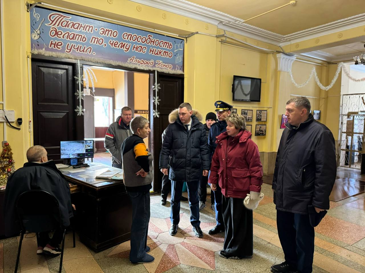 Поездка после осмотра котельной в рабочем поселке Приволжский продолжилась осмотром ряда социально значимых объектов, обогреваемых от данного энергетического узла