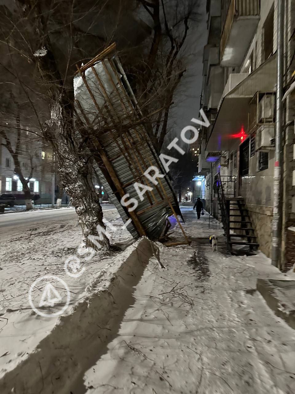 В более 200 населённых пунктах Саратовской области ураган оборвал ЛЭП В более 200 населённых пунктах Саратовской области ураган оборвал ЛЭП