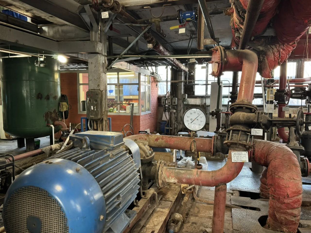 В области 100 аварийных бригад устраняют повреждения на электросетях из-за непогоды В области 100 аварийных бригад устраняют повреждения на электросетях из-за непогоды