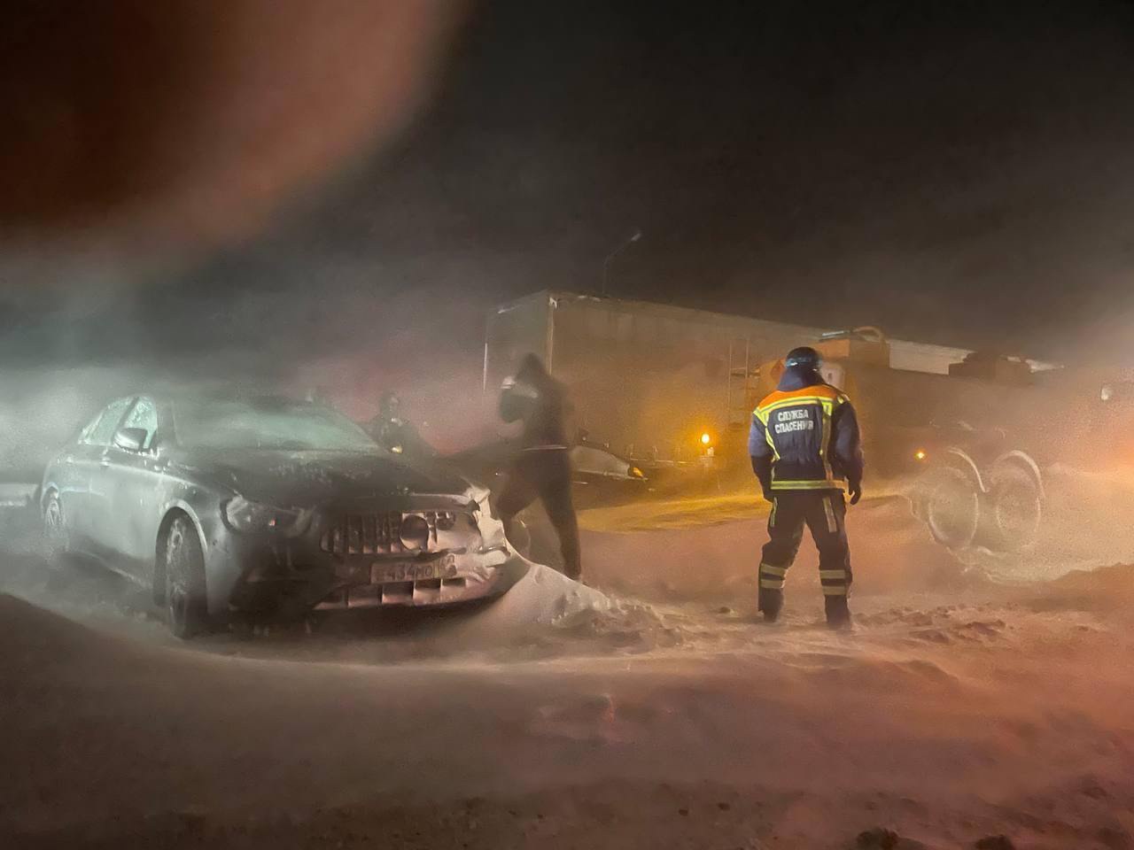 «Я просто в шоке». Жители Саратова пожаловались, что пришлось слишком долго ждать помощи на занесённых снегом трассах «Я просто в шоке». Жители Саратова пожаловались, что пришлось слишком долго ждать помощи на занесённых снегом трассах