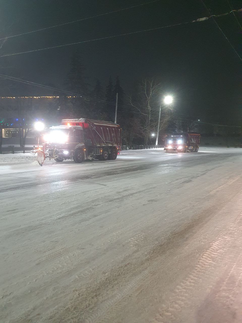 Сотрудники «Комбината благоустройства» в круглосуточном режиме устраняют последствия непогоды Сотрудники «Комбината благоустройства» в круглосуточном режиме устраняют последствия непогоды