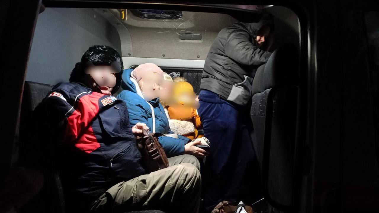 По состоянию на 11:00 14 декабря 2025 года Службой спасения Саратовской области спасено и эвакуировано из снежных заносов 200 человек, из них 50 детей По состоянию на 11:00 14 декабря 2025 года Службой спасения Саратовской области спасено и эвакуировано из снежных заносов 200 человек, из них 50 детей