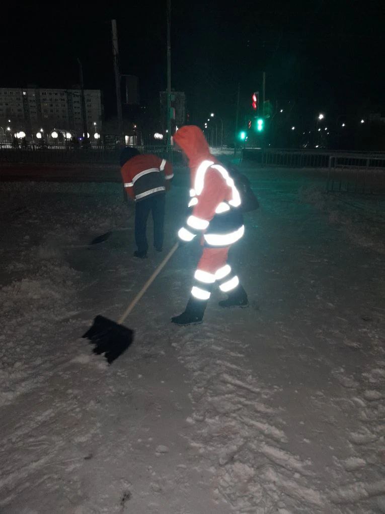 Сотрудники «Комбината благоустройства» в круглосуточном режиме устраняют последствия непогоды Сотрудники «Комбината благоустройства» в круглосуточном режиме устраняют последствия непогоды