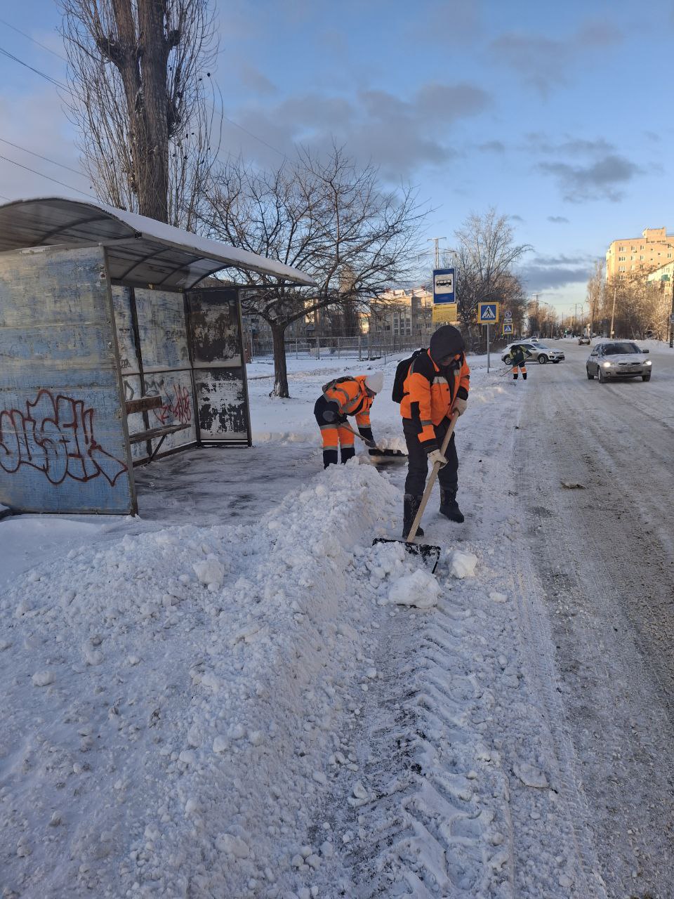 Сотрудники «Комбината благоустройства» в круглосуточном режиме устраняют последствия непогоды Сотрудники «Комбината благоустройства» в круглосуточном режиме устраняют последствия непогоды