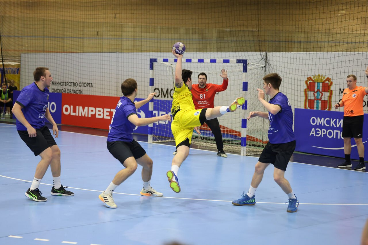 Волейболистки "Протона" обыграли многократного чемпиона России, а "СГАУ-Саратов" вернулся с победой из Омска