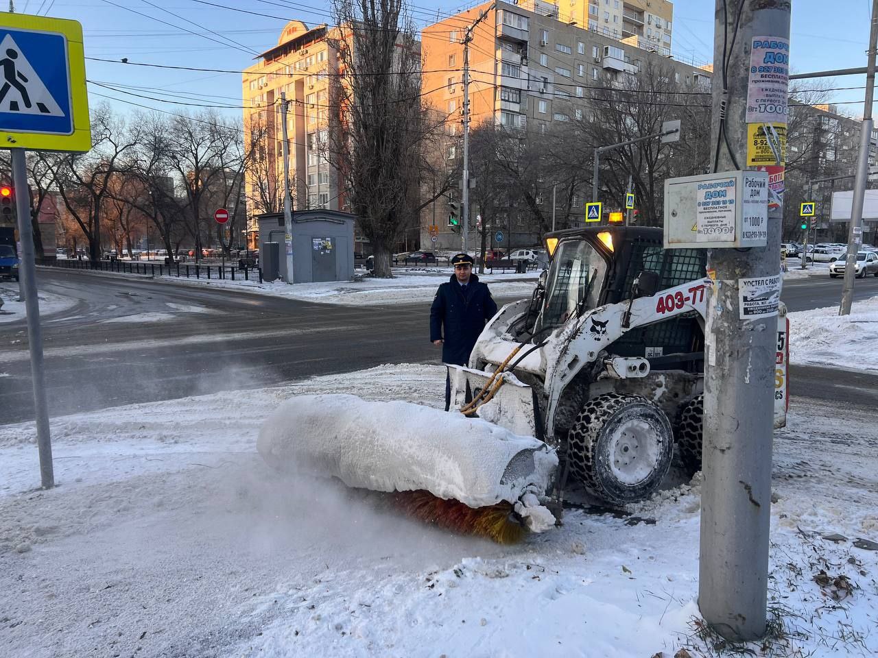 Прокуратура Кировского района города Саратова контролирует вопросы выполнения работ по очистке автомобильных дорог и придомовых территорий от снега и наледи