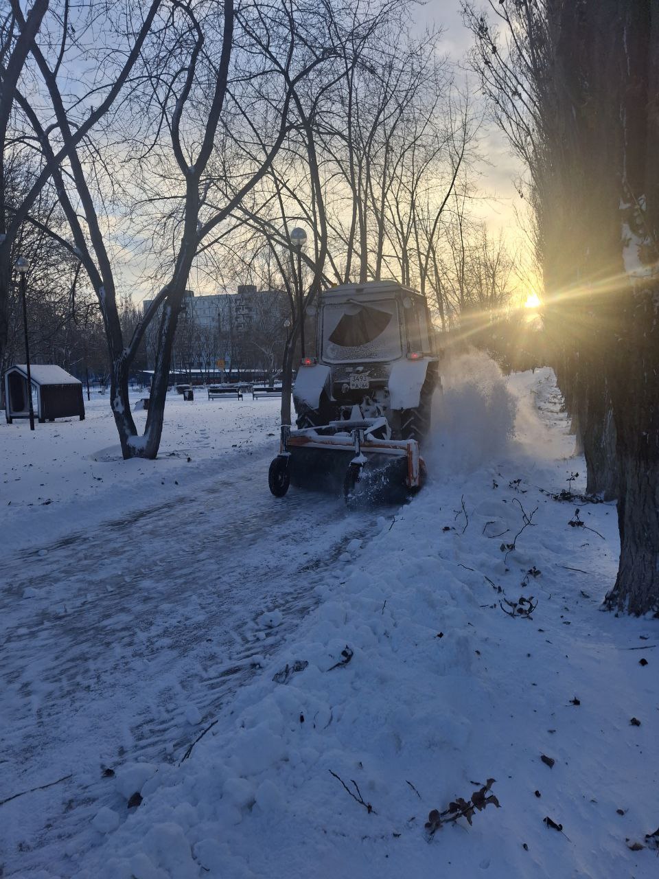 Сотрудники «Комбината благоустройства» в круглосуточном режиме устраняют последствия непогоды