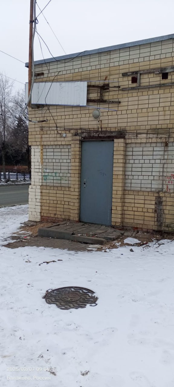 Предприниматель убрал незаконную пристройку к магазину Предприниматель убрал незаконную пристройку к магазину