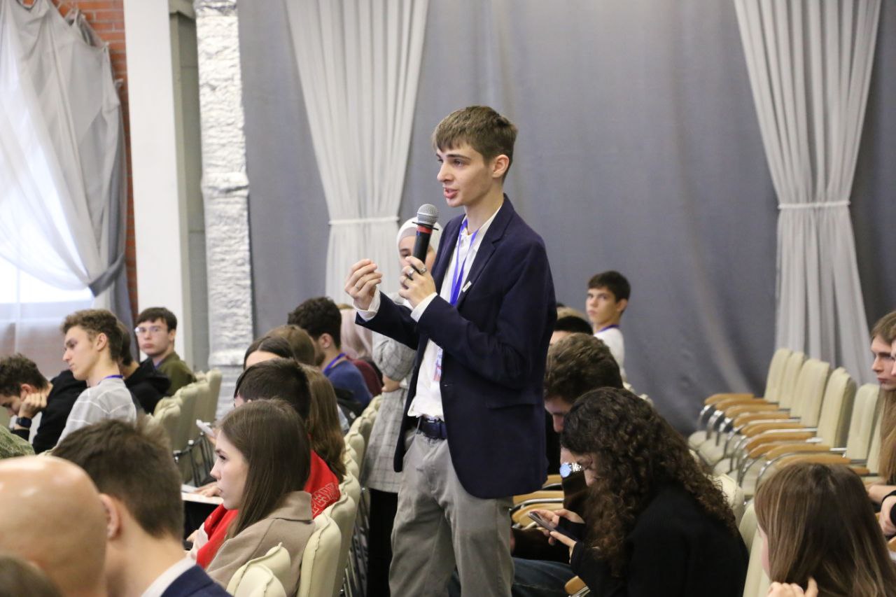 В Саратове прошел межрелигиозный патриотический молодежный форум В Саратове прошел межрелигиозный патриотический молодежный форум