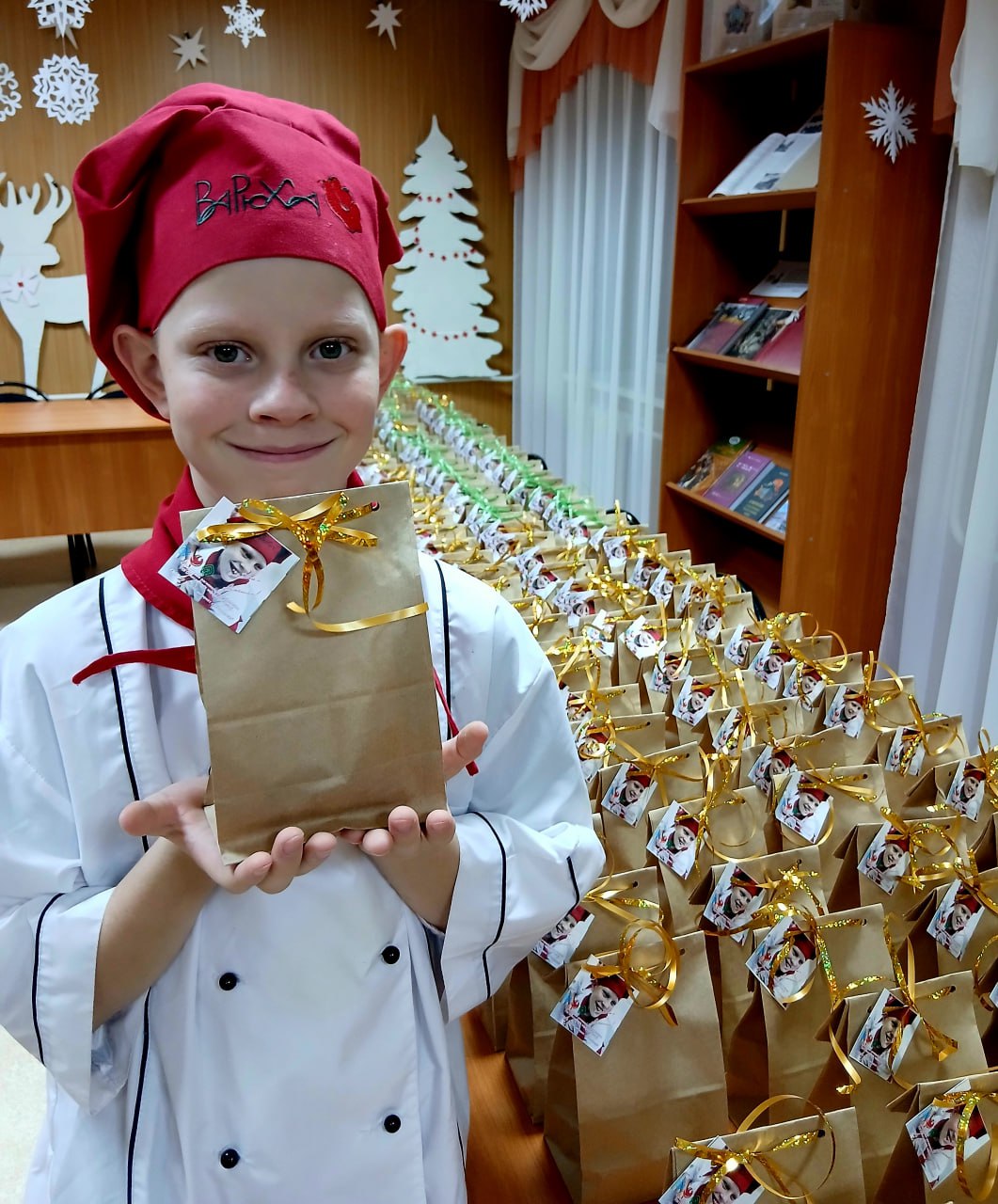 Воспитанники хвалынской школы-интерната отправили участникам СВО тысячу печений и сотни писем Воспитанники хвалынской школы-интерната отправили участникам СВО тысячу печений и сотни писем