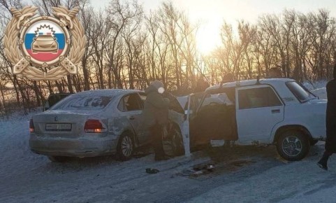 В Ершовском районе сотрудники полиции устанавливают обстоятельства ДТП, в котором погиб человек