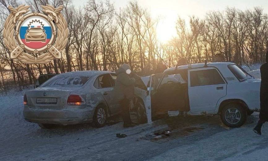 В Ершовском районе сотрудники полиции устанавливают обстоятельства ДТП, в котором погиб человек