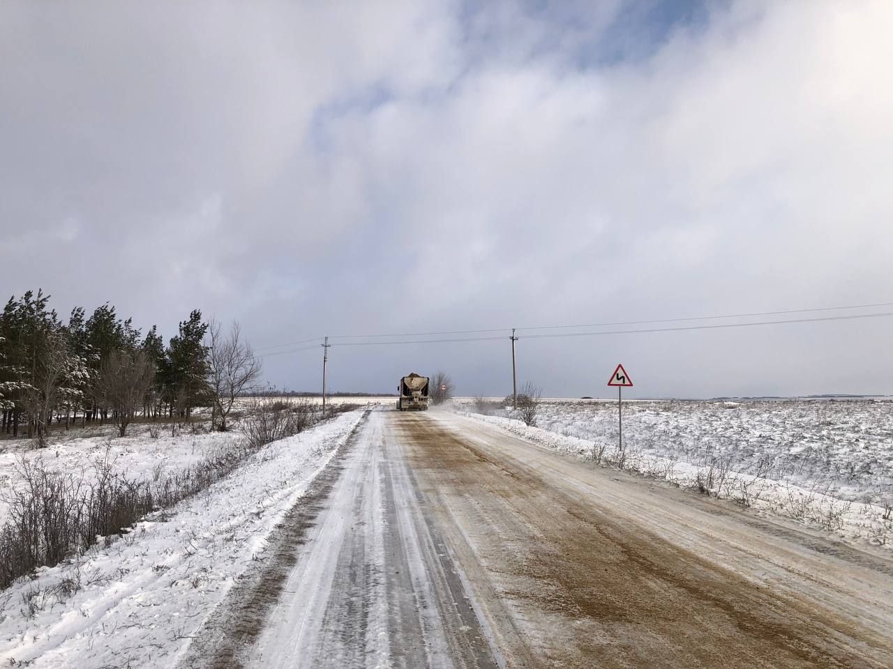 Дорожные службы области убирают снег круглосуточно