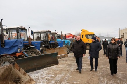 Проверка готовности дорожных служб к уборке снега и наледи, выявленные нарушения в сфере розничной торговли алкоголем, работа с избирателями
